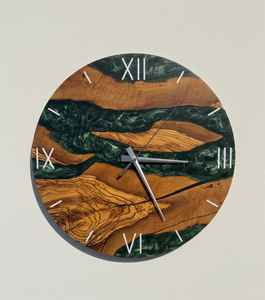 งานฝีมือเรซิ่นสุดหรูและนาฬิกาแขวนผนังไม้ ออกแบบมาสำหรับห้องนอน ห้องนั่งเล่น หรือผนังสำนักงาน ให้การแสดงเวลาอย่างมีสไตล์ - Product Image 5