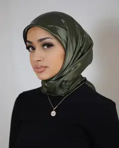 प्रवृत्ति मोनोक्रोम सादा साटन बाल रेशम के स्कार्फ सिर लपेटें मलाईसियन मुस्लिम महिलाओं 90*90 सेमी ठोस रंग वर्ग स्कारफ हिजाब
