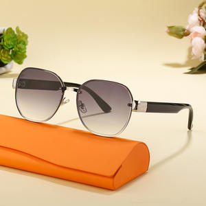 Lunettes de soleil personnalisées pour femmes, monture carrée, verres PC noirs, protection UV400, style Instagram, effet amincissant, mode urbaine - Product Image 5