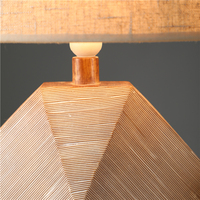 Lampe de table en résine géométrique vintage de haute qualité avec abat-jour, lampe de chevet nordique pour la maison et l'hôtel