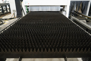 Machine de découpe laser pour tôles et tubes métalliques entièrement fermée, série 1530SP6T, 6 kW max, avec chargement/déchargement automatique - Product Image 2