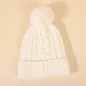 <span class=keywords><strong>Bonnet</strong></span> d'hiver <span class=keywords><strong>de</strong></span> haute qualité pour femmes couleur unie acrylique chapeau à tricoter fourrure Pom Pom épais en peluche chaud Ski <span class=keywords><strong>bonnet</strong></span> <span class=keywords><strong>de</strong></span> <span class=keywords><strong>neige</strong></span> pour voyage - Product Image 6