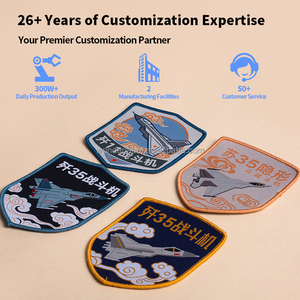 Badges tissés personnalisés écologiques, résistants à l'eau, sans nickel, sans plomb, avec épingle de sécurité, fermeture auto-agrippante de luxe, PVC souple - Product Image 2