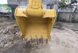L'excavatrice utilisée de haute qualité de chenille de PC220-8 de KOMATSU de 22 tonnes a employé KOMATSU PC220 à vendre dans la cour de Changhaï - Product Image 4