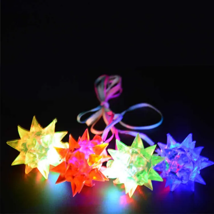Collier scintillant à LED avec forme d'une étoile, jouet qui brille dans le sang, cristal