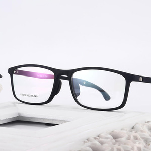 Montures de lunettes de sport TR90 56-17-140, design quadrilatéral léger pour une utilisation active, avec verres en résine et étui inclus - Product Image 1