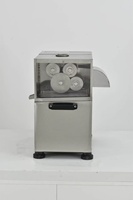 Presse-jus de canne à sucre mobile automatique mini avec batterie intégrée pour la vente au détail industrielle et la cuisine