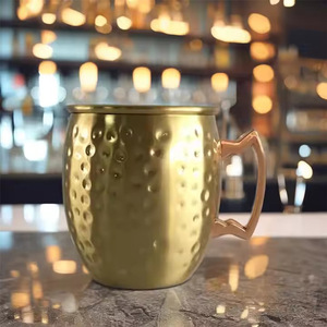 Mug à Moscow Mule en cuivre martelé sur mesure avec passoire à cocktail en acier inoxydable, pour bière et cocktails - Product Image 4