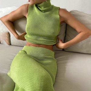 Conjunto Feminino de Verão Estilo Francês Verde 2 Peças: Colete de Tricô Gola Alta e Saia - Design Moderno e Elegante - Product Image 1