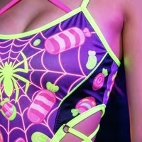 Body de poliéster/spandex reactivo a los rayos UV, color morado neón, con diseño de telaraña, para mujer, con aberturas y cordones, estilo rave.