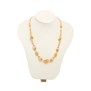 Elegante collar en tono dorado con detalles de perlas y diseño de cuentas texturizadas, joyería tradicional de cadena larga para mujer. - Product Image 1