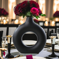 Vase donut de luxe fait à la main Nouveaux designs Vase à fleurs en céramique décoratif nordique pour la décoration intérieure et le mariage pour l'affichage de bureau