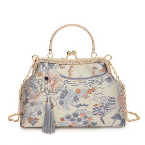 Lady's Retro-style Handbag. Made of PU Material. the Inner Lining Is Made of Polyester. It Is Suitable for Daily Use.1032 - Product Image 3