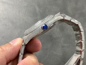 Montre sport et décontractée de luxe, montre mécanique sertie de diamants de haute qualité, mouvement personnalisé - Product Image 3