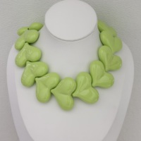 Nouveautés : Collier tendance avec grand pendentif cœur coloré, bijou exquis et raffiné, cadeau idéal