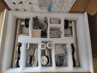 Kits de quincaillerie pour cabine de douche : Nouveau système de porte de douche coulissante vers l'intérieur avec rail inférieur et tube supérieur pour salle de bain compacte