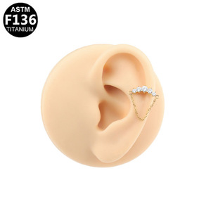 Clous d'oreille plaqués titane avec zircon et chaîne pour piercing du cartilage, bijoux de mode unisexe ASTM F136 - Product Image 2