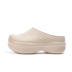 Pantoufles d'hiver pour femmes en EVA, décontractées, de luxe, en peluche, chaussures d'intérieur à plateforme, mules douces et tendance avec fourrure. - Product Image 3