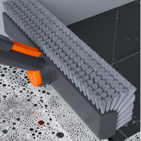 Brosse de nettoyage robuste pour sols avec long manche, poils rigides et brosse à récurer pour le nettoyage de la douche, de la salle de bain, de la piscine, du garage, de la cuisine et des murs