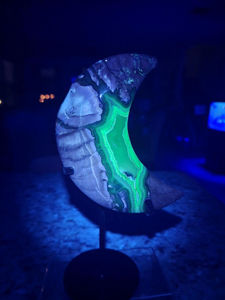 Cristales de Ágata Volcánica al por Mayor, Cristal Lunar Artesanal, Cuarzo Reactivo a los Rayos UV, Tallado de Luna de Forma Irregular para Decoración del Hogar y Regalos - Product Image 5