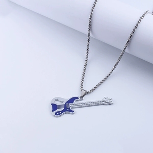 Collier pendentif guitare électrique, émail coloré, acier inoxydable, pour les amateurs de musique - Product Image 3