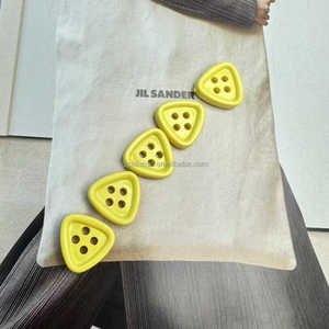 กระดุมพลาสติกลายการ์ตูนสามเหลี่ยม4รูพร้อมลูกปัดขัดเงาสำหรับตกแต่งเสื้อผ้าเด็กกระดุมแฟนซีสีทึบแบบทำมือ - Product Image 3