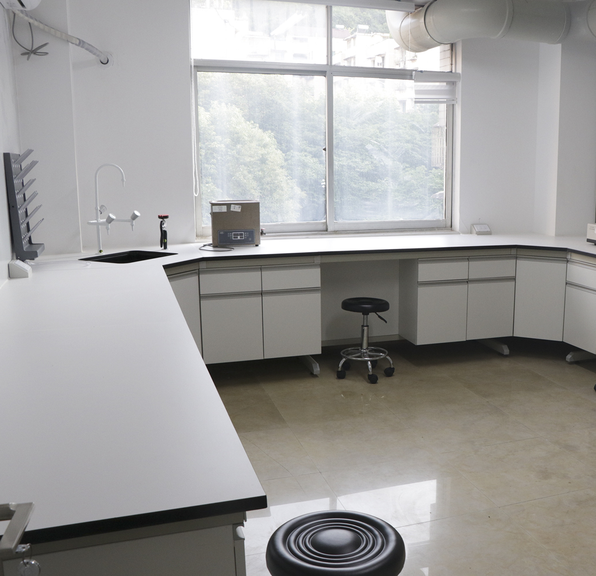 Antirust Practical Science Lab Tables , Chemical Resistant Biology Lab Furniture