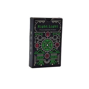 Cartes de <span class=keywords><strong>poker</strong></span> personnalisables en gros OEM/ODM qui brillent dans le noir, papier à <span class=keywords><strong>forte</strong></span> fluorescence 12H avec emballage personnalisé - Product Image 1