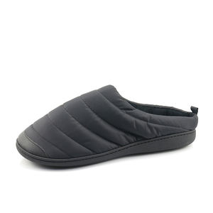 Sabots d'intérieur confortables et antidérapants pour hommes, imperméables, doublés en coton polaire noir matelassé, mules chaudes d'hiver pour le camping - Product Image 4