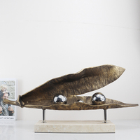 Sculpture géométrique en métal et marbre, artisanale de qualité supérieure, design moderne et luxueux, bronze doré, argent, pour table, vitrine de boutique haut de gamme