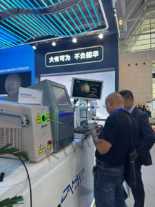 <span class=keywords><strong>Laser</strong></span> Lithotripsy Medis Holmium Portabel 40w 60W 90w <span class=keywords><strong>Laser</strong></span> Holmium Urologi untuk Operasi Batu Ginjal - Product Image 2