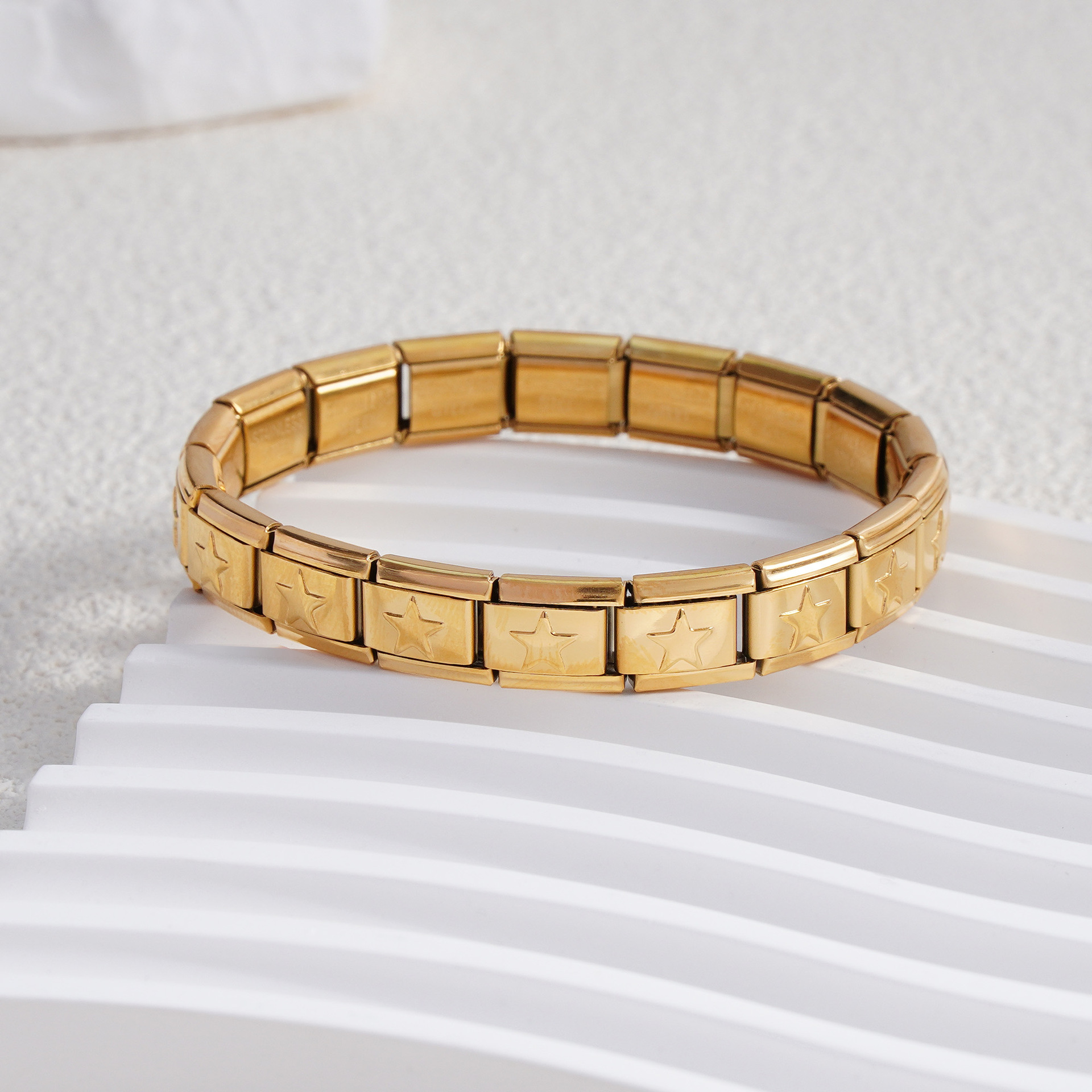 Estrella sólida de cinco puntas, toda dorada, 9 mm BD-117