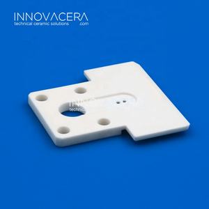 95 96 99 Plaque perforée en céramique d'alumine technique Al2O3 avec trous pour la fixation - Product Image 1