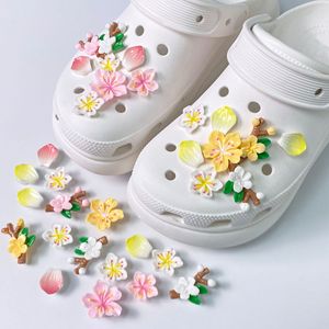 Breloques de chaussures en plastique colorées en forme de fleurs, marguerites et tournesols, décorations DIY pour sabots Crocs, accessoires Kawaii, vente en gros - Product Image 2