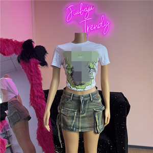 Completi estivi casual da <span class=keywords><strong>donna</strong></span> a due pezzi, t-shirt ampia con scollo rotondo e gonna cargo in <span class=keywords><strong>denim</strong></span>. - Product Image 3