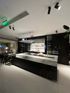 Ensemble de meubles d'armoire en bois sur mesure au design moderne pour villas haut de gamme. - Product Image 3