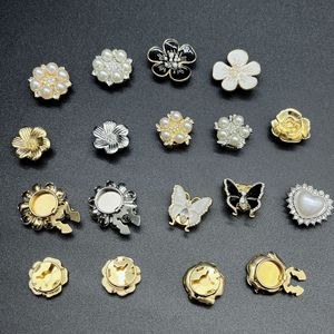Broches de mode Fleur Papillon Perle Alliage de zinc Décorations Cadeau Sertissage clos 14k - Product Image 2