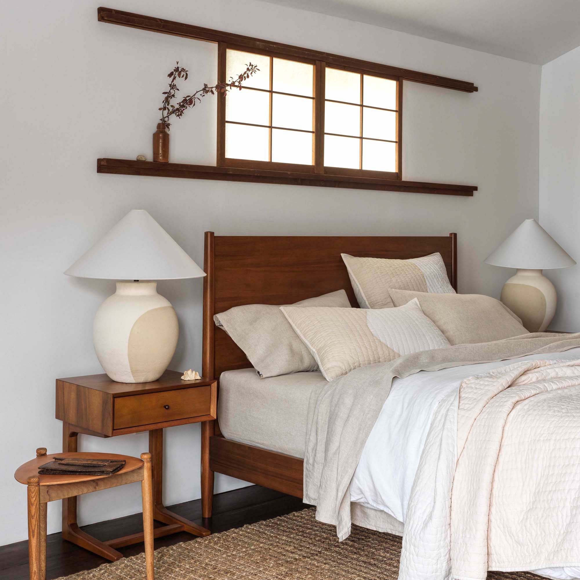 Factory direct sale  solid wood  modern bedroom furniture bed