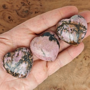 Wholesale High Quality Healing Crystal Crafts Natural <b>Small</b> Rhodonite Crystal Heart for Home Decoration and Energy - Product Image 3