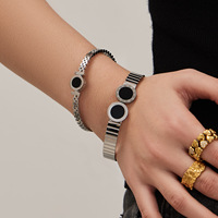 Pulsera elástica apilable de hueso de serpiente con malaquita, ónix y conchas, brazaletes con números romanos para mujer, pulsera de acero inoxidable tipo correa de reloj