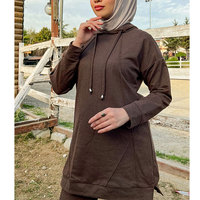 2026 Toptan Mütevazı Spor Giyim Uzun Kollu Üst Pantolon Takımı Kemerli Hafif Hızlı Kuruyan Kadınlar İçin Her Mevsim Spandeks/Polyester