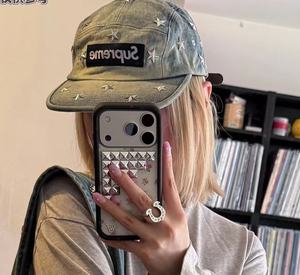 Gorra de Cinco Paneles con Tachuelas y Estilo Desgastado: Estilo Urbano Retro Americano - Product Image 1