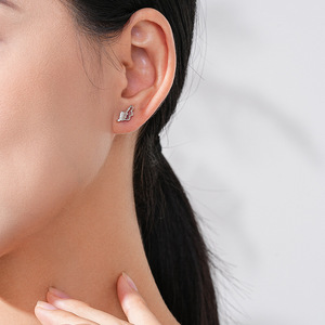 Boucles d'oreilles ailes d'ange en argent sterling S925 avec zirconias taille ronde, version cuivre personnalisable - Exclusif pour femmes - Product Image 5