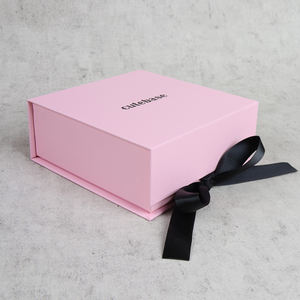 Caja de Papel Ecológica de Alta Gama con Forma de Libro Rosa, Forrada con Esponja, con Cierre Magnético y Laminado Mate - Product Image 2