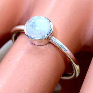 Producto más valioso, exclusivo, Plata de Ley 925 auténtica, conjunto de bisel de corte redondo, piedra lunar arcoíris, anillo de joyería de moda india - Product Image 1