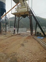 HZS50 PLC Kontrollü Elektrik Motorlu Beton Santrali 50m3/saat Kaldırma Haznesi Yükleme Opsiyonel 3 Hazneli 4 Hazneli Agrega Dozajlama