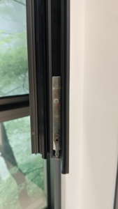 Ventanas comerciales de vidrio templado de doble acristalamiento estándar Deioux para sala de estar, puertas corredizas de aluminio - Product Image 4