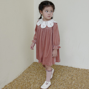 Váy bé gái mùa đông chất liệu nhung mềm mại, cổ tròn, tay dài, họa tiết trơn, kiểu dáng Tây Ban Nha, thêu hoa thủ công. - Product Image 5