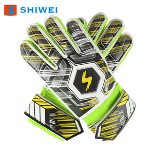 Guantes de portero de fútbol Shiwei de látex PU transpirables unisex para niños y adultos en verde, amarillo y rojo. - Product Image 4