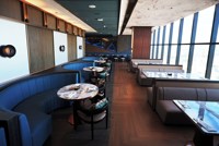 Ensemble de mobilier moderne pour hôtel et restaurant - Table à manger en marbre et chaise en cuir avec banquette bleue